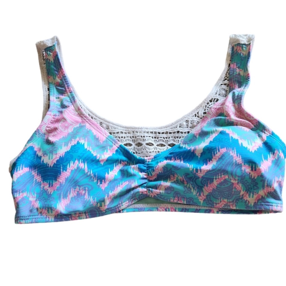 EuC YMI pink and blue w/lavender Hues Chevron bathing suit top size large
